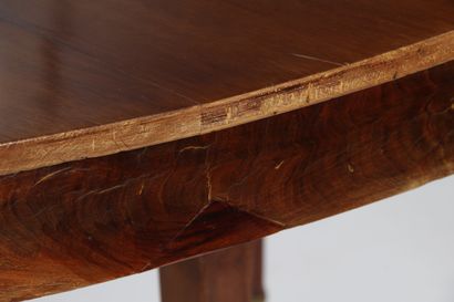 TABLE DE SALLE À MANGER DE STYLE DIRECTOIRE
en...