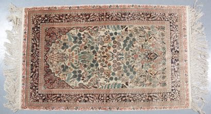 FIN TAPIS SINO-HEREKE EN SOIE (Fin du XXe...