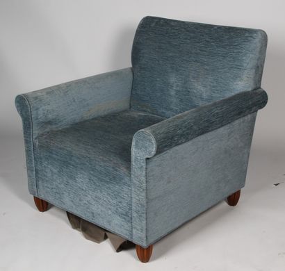 LARGE FAUTEUIL
en velours bleu, reposant...
