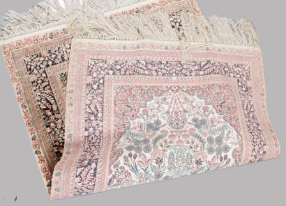 FIN TAPIS SINO-HEREKE EN SOIE (Fin du XXe...