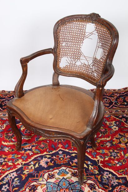 FAUTEUIL LOUIS XV, à dossier et assise canné....