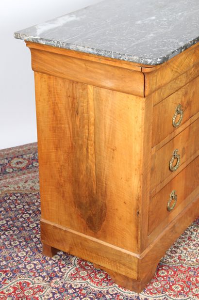 COMMODE À DOUCINE D’ÉPOQUE LOUIS-PHILIPPE
en...