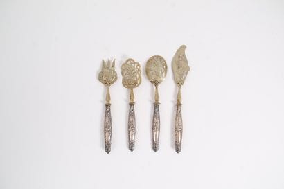FOUR HORS D'ŒUVRE COUVERTS, handles in 950...