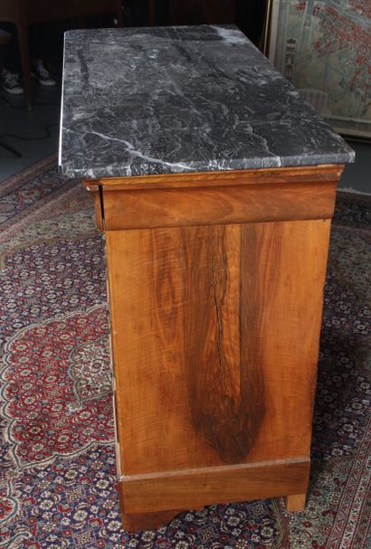 COMMODE À DOUCINE D’ÉPOQUE LOUIS-PHILIPPE
en...