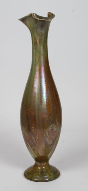 GRAND VASE soliflore, vers 1900, en céramique...