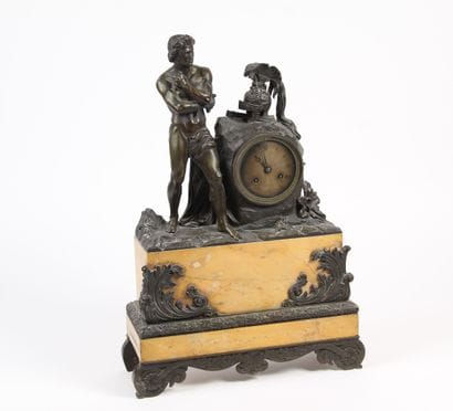 PENDULE SPARTACUS, en bronze à patine brun...
