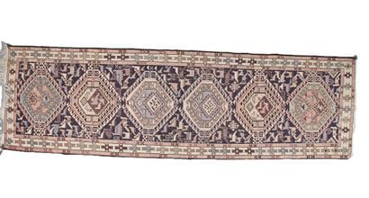 TAPIS GALERIE KILIM
à décor de six médaillons,...