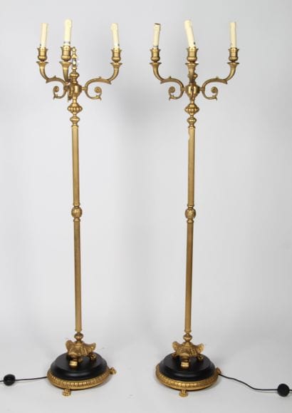 PAIRE DE CANDÉLABRES
en bronze et laiton...