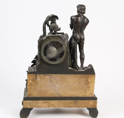 PENDULE SPARTACUS, en bronze à patine brun...
