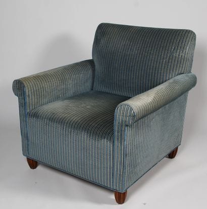 SUITE DE QUATRE GRANDS FAUTEUILS
en velours...