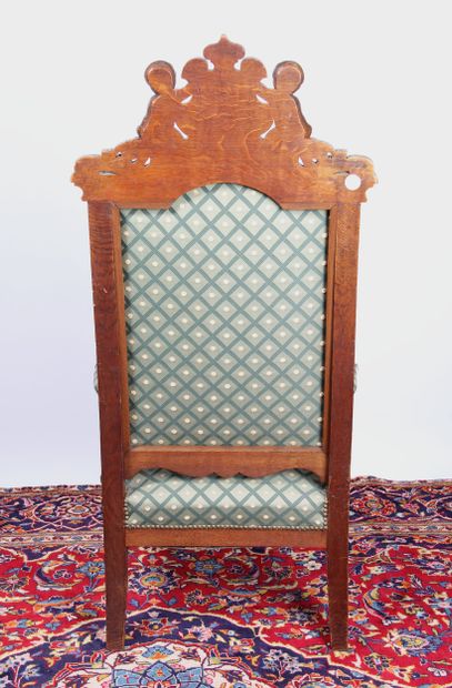 Grand fauteuil de style Renaissance en bois...