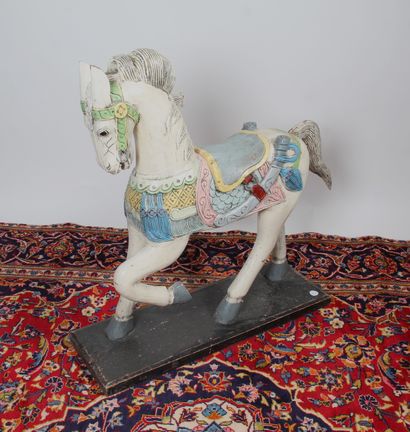 CHEVAL
en bois sculpté polychrome, à l’antérieur...