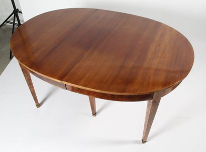 TABLE DE SALLE À MANGER DE STYLE DIRECTOIRE
en...