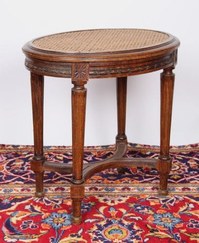 Petit tabouret de piano, de forme ovale,...