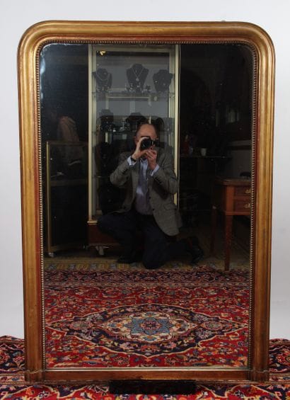 MIROIR DE CHEMINÉE, en bois et stuc doré,...
