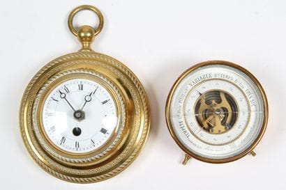 SMALL WALL CLOCK
in brass. White enamel dial...