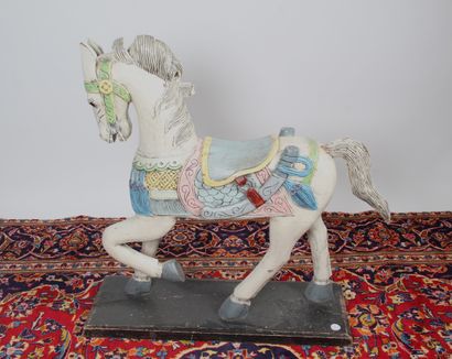 CHEVAL
en bois sculpté polychrome, à l’antérieur...