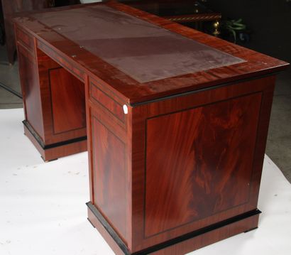 GRAND BUREAU CAISSONS
en bois façon acajou...