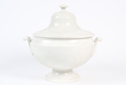 GIEN. 
Large soup tureen in white opaque...