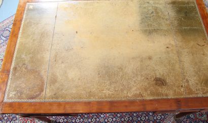 BUREAU DE STYLE DIRECTOIRE
en acajou et placage...