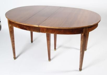 TABLE DE SALLE À MANGER DE STYLE DIRECTOIRE
en...