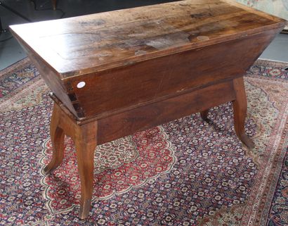 MAIE
in natural wood, molded and carved with...