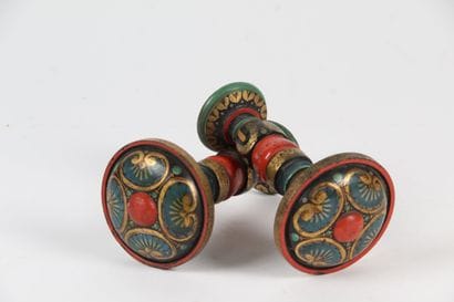 PAIR OF CURTAIN EMBRASTS, in polychrome wood.
Period,...