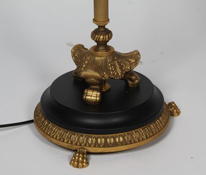 PAIRE DE CANDÉLABRES
en bronze et laiton...