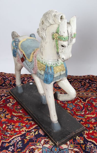 CHEVAL
en bois sculpté polychrome, à l’antérieur...