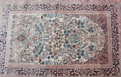 FIN TAPIS SINO-HEREKE EN SOIE (Fin du XXe...