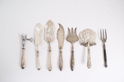 LOT OF SERVING CUTLERY, in 900 and 800 thousandths...