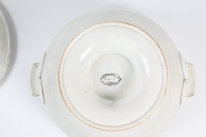 GIEN. 
Large soup tureen in white opaque...