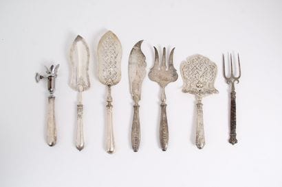 LOT OF SERVING CUTLERY, in 900 and 800 thousandths...