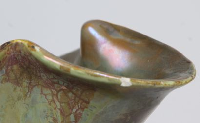 GRAND VASE soliflore, vers 1900, en céramique...