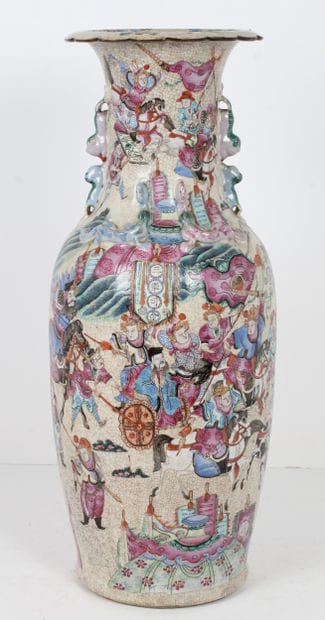 CHINE, fin du XIXe siècle
Lot de deux vases,...