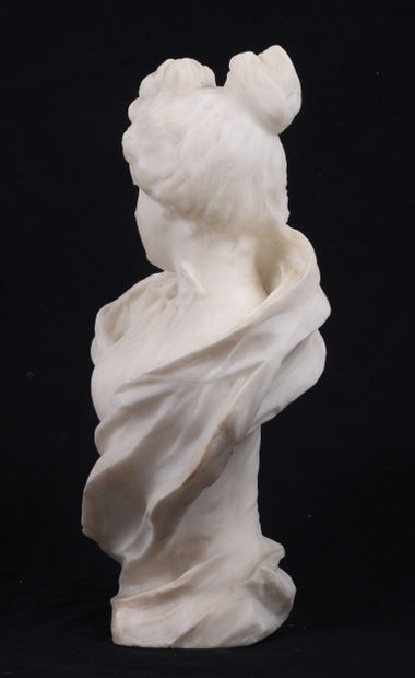 BUST OF A YOUNG WOMAN, facing right, in alabaster.
Circa...