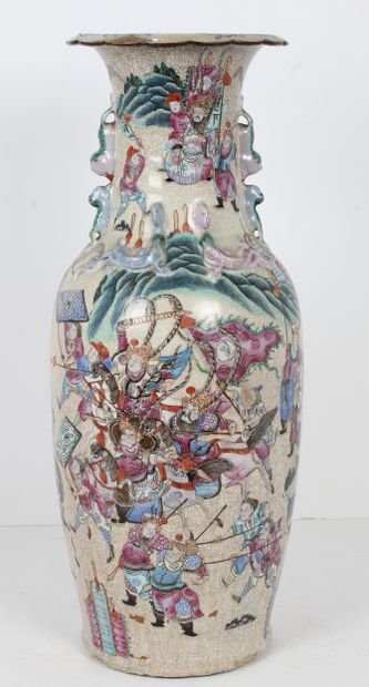 CHINE, fin du XIXe siècle
Lot de deux vases,...