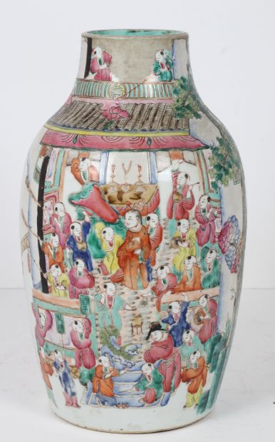 CHINE, fin du XIXe siècle
Lot de deux vases,...