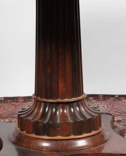 LARGE GUERIDON 
in rosewood veneer and light...