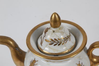 LOT DE PORCELAINE, comprenant : 
- 3 sujets...