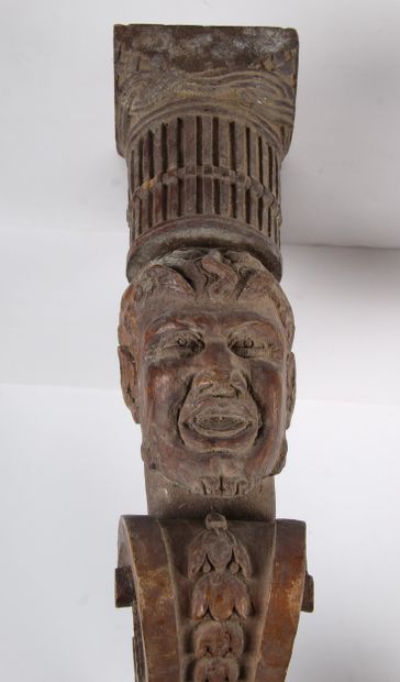 FURNISHING ELEMENTS
Two console jambs carved...