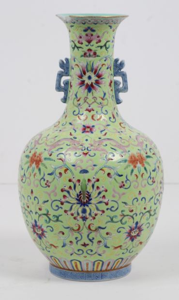 CHINE, période Minguo, XXe siècle
Vase à...