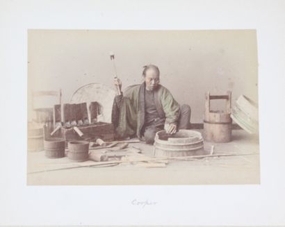 JAPON, album de 42 cartes postales, en noir...