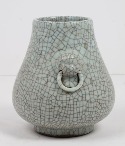 CHINE, XXe siècle
Vase piriforme de type...