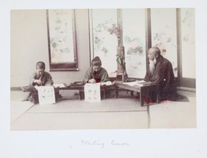 JAPON, album de 42 cartes postales, en noir...