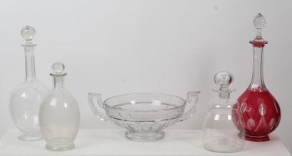 LOT DE VERRERIES, comprenant : 
- 4 carafes...