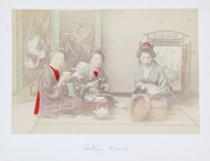 JAPON, album de 42 cartes postales, en noir...