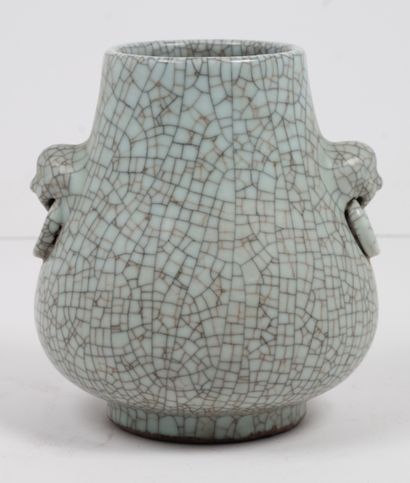 CHINE, XXe siècle
Vase piriforme de type...