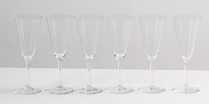 BACCARAT.
Six flûtes, en cristal. 
Pastillé...