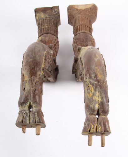 FURNISHING ELEMENTS
Two console jambs carved...